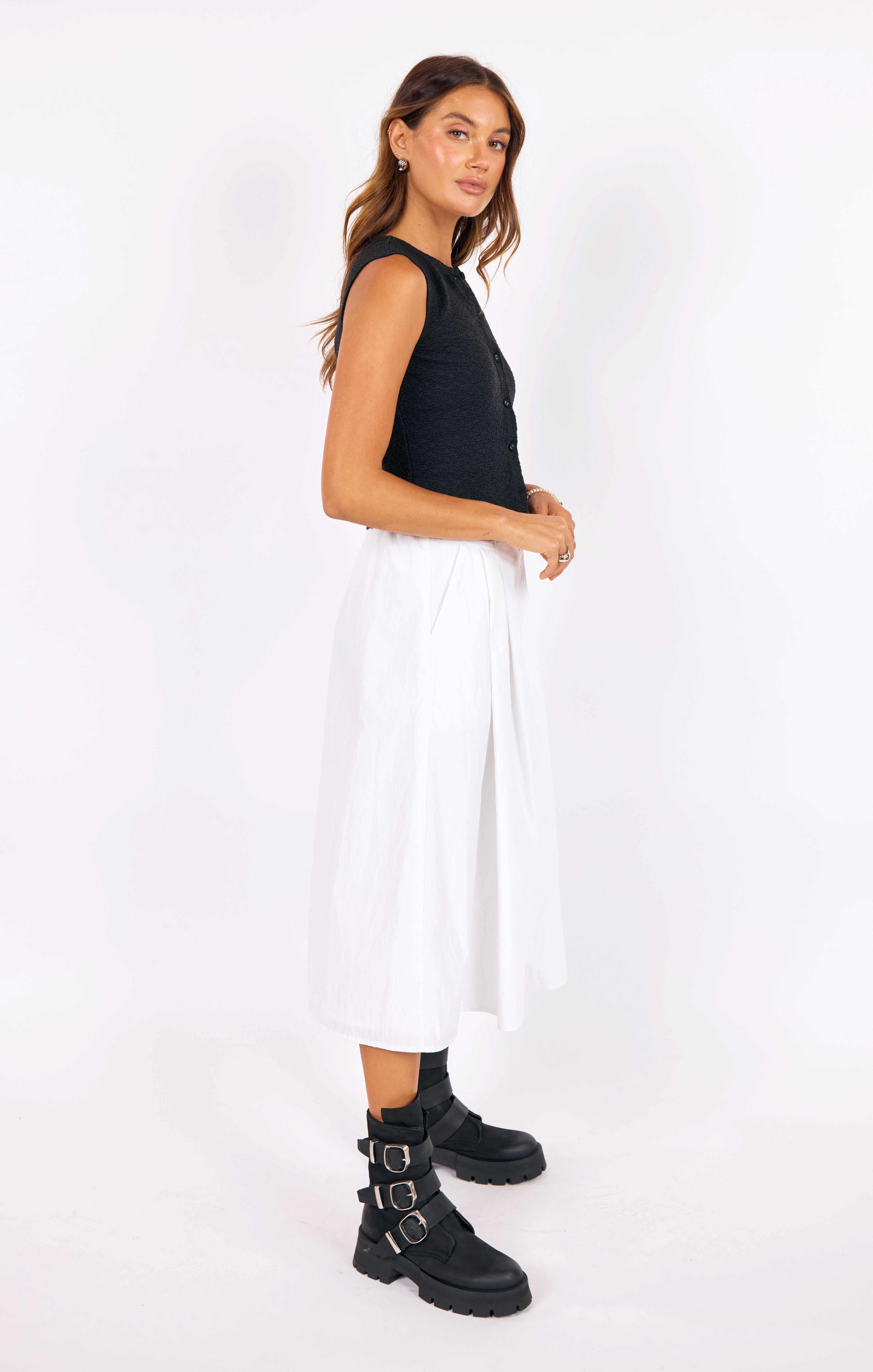 Purpose Button Tank in Black - mood image