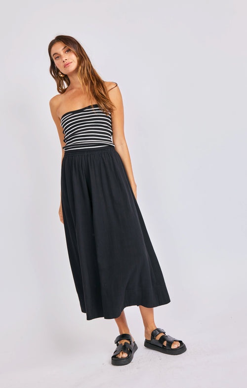 Neptune Pants in Black - mood image