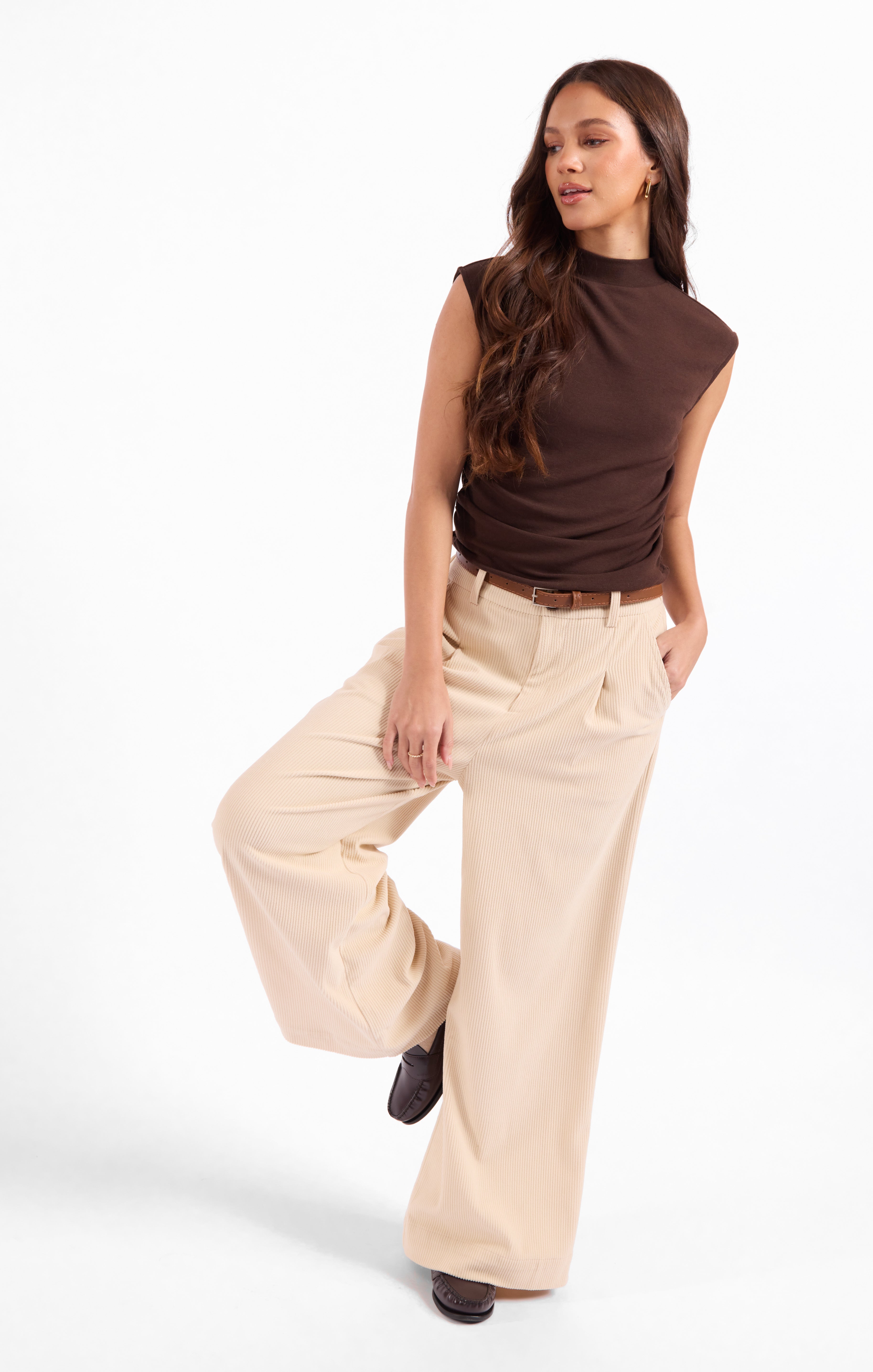 Sweetie Mock Neck Tank in Oak - mood image